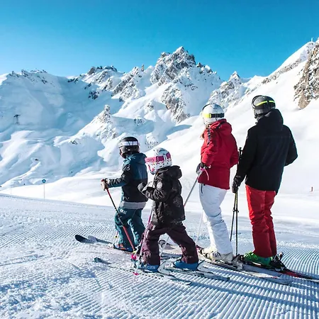 Апартаменты 2 Pieces Pour 4 Pers. - La Tania, Idealement Situe Skis Aux Pieds, 31m², Balcon Est - Fr-1-182a-5 Куршевель